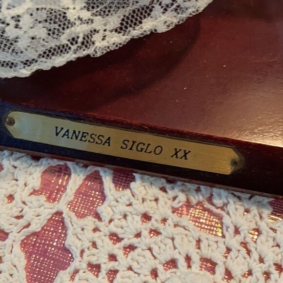 1985 Lloyderson Vanessa Porcelain Doll - Picture 11 of 11